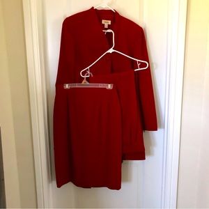 3 pc, Talbots, fully lined women’s business power suit. Excellent condition.